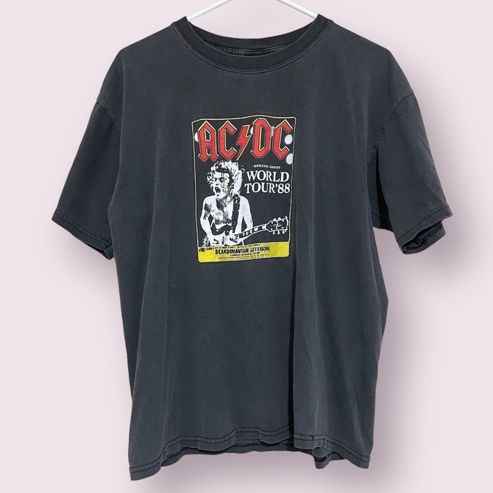 VTG AC/DC World Tour ‘88 Graphic T-Shirt 2003